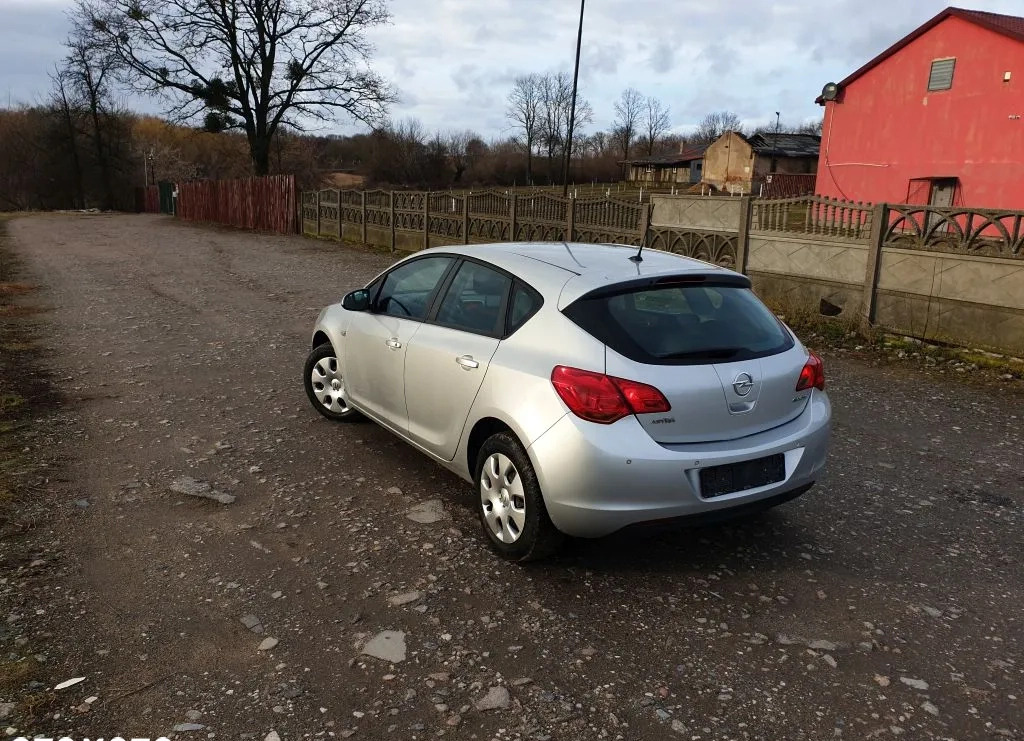 Opel Astra cena 24800 przebieg: 43000, rok produkcji 2010 z Sierpc małe 466